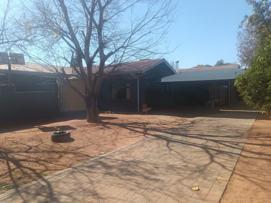 4 Bedroom Property for Sale in Hadison Park Northern Cape
